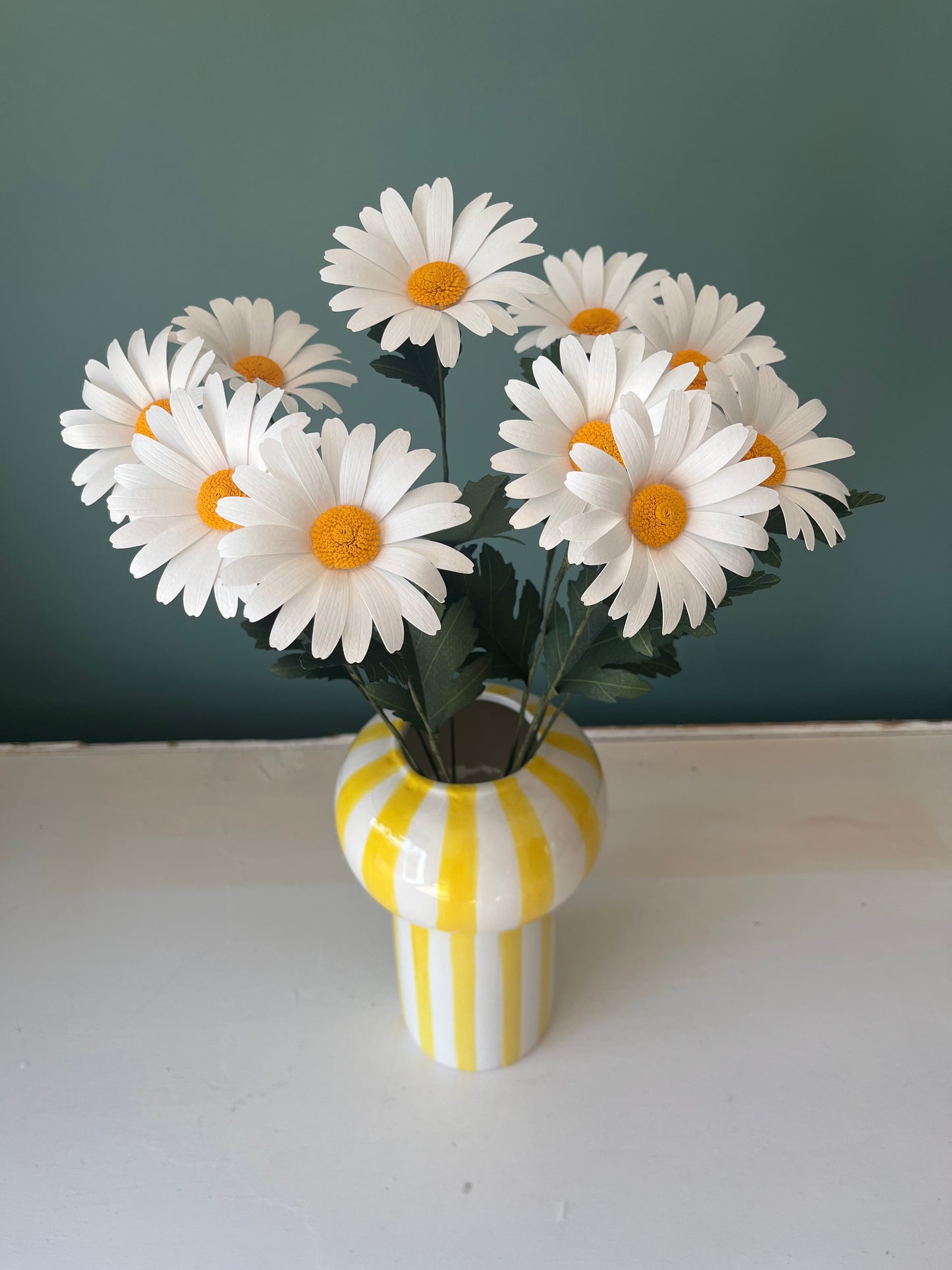 MARGUERITES EN PAPIER