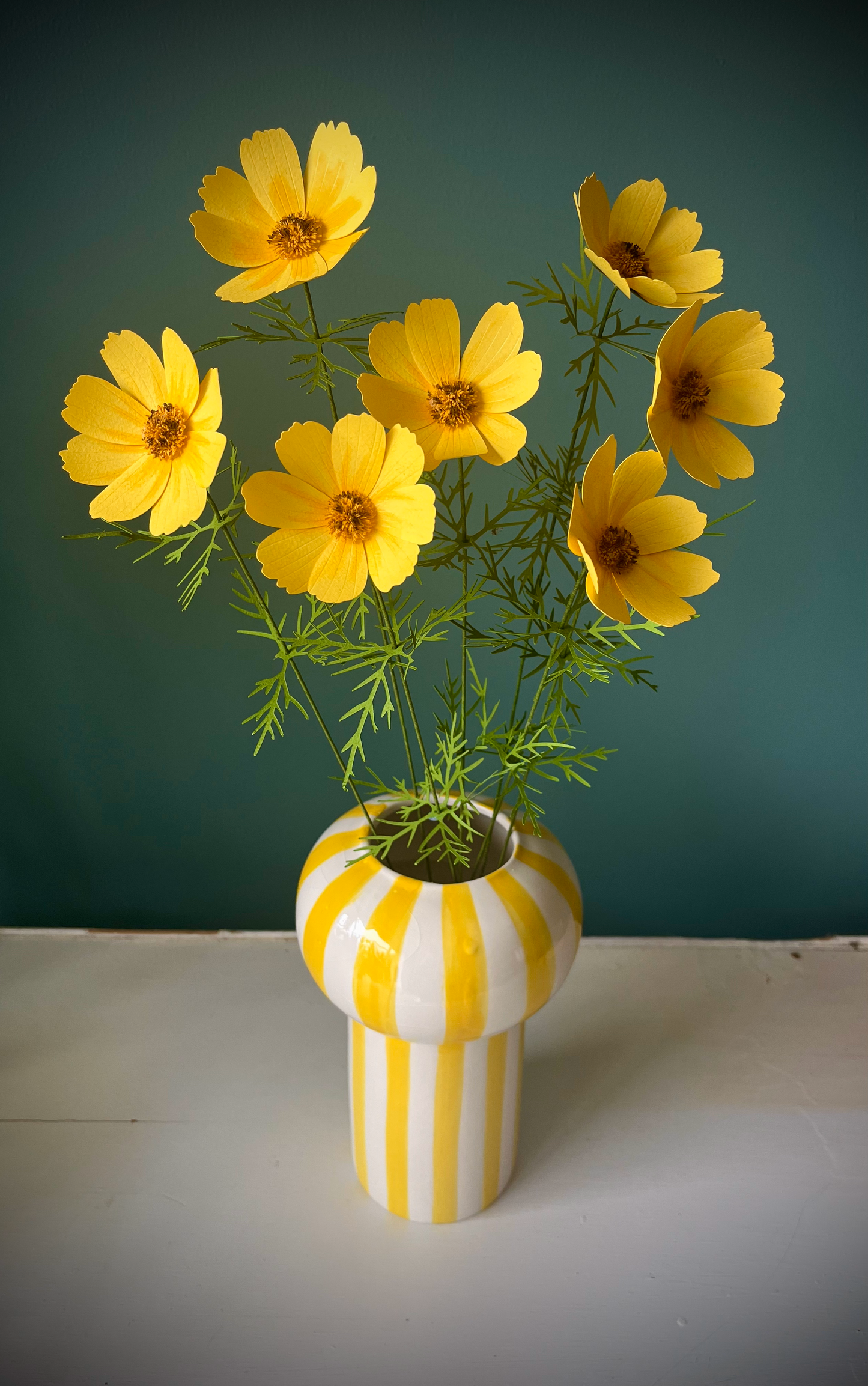 COSMOS JAUNE EN PAPIER