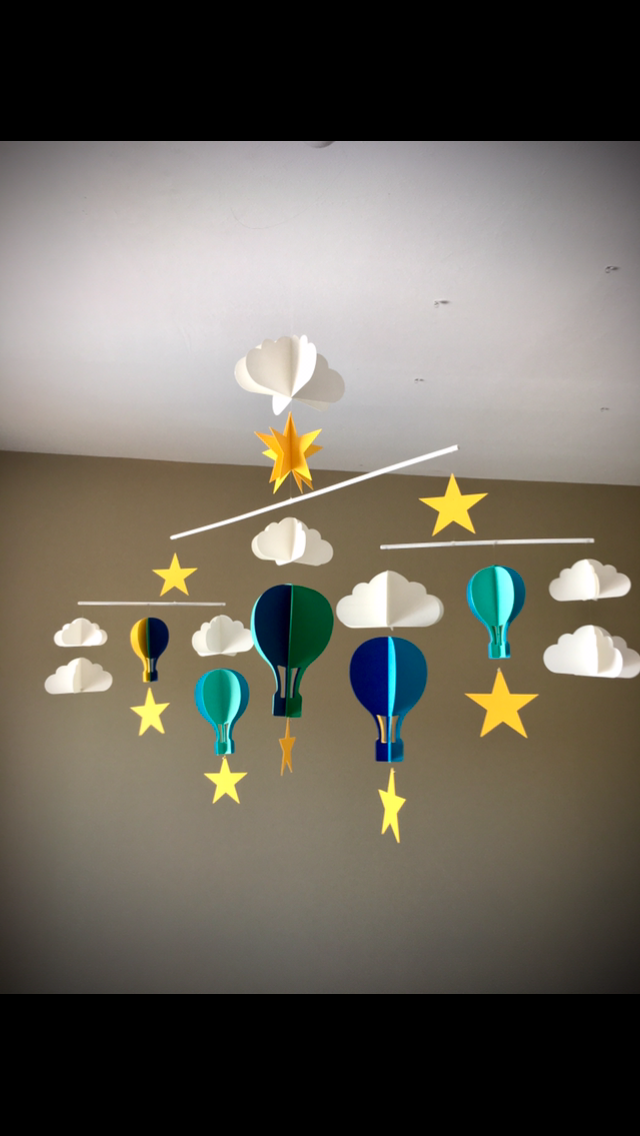 MOBILE BEBE MONTGOLFIERE ET MOUTON