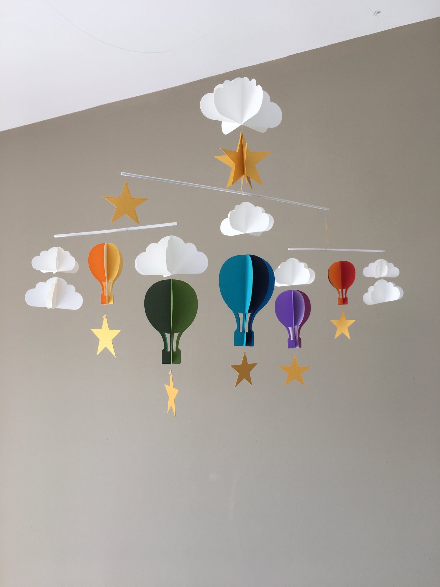 MOBILE BEBE MONTGOLFIERE ET MOUTON