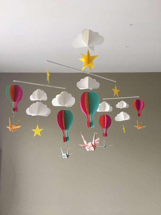 MOBILE BEBE MONTGOLFIERE ET ORIGAMI