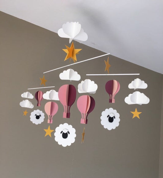 MOBILE BEBE MONTGOLFIERE ET MOUTON